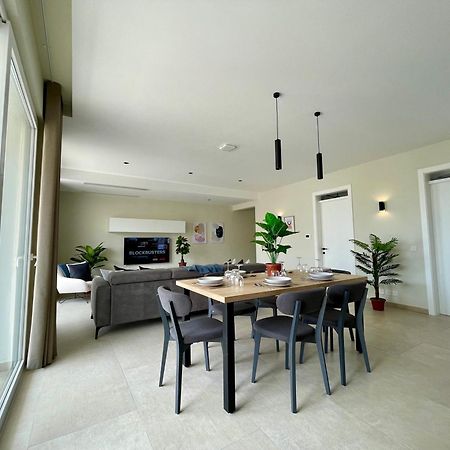 Bugibba Square Seafront Lux Apartments By Holi St. Paul's Bay Buitenkant foto