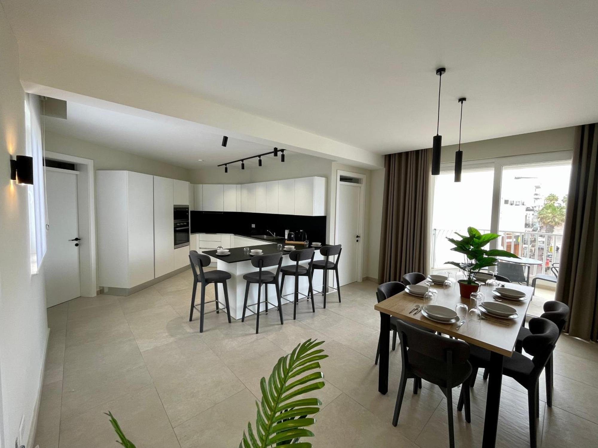 Bugibba Square Seafront Lux Apartments By Holi St. Paul's Bay Buitenkant foto