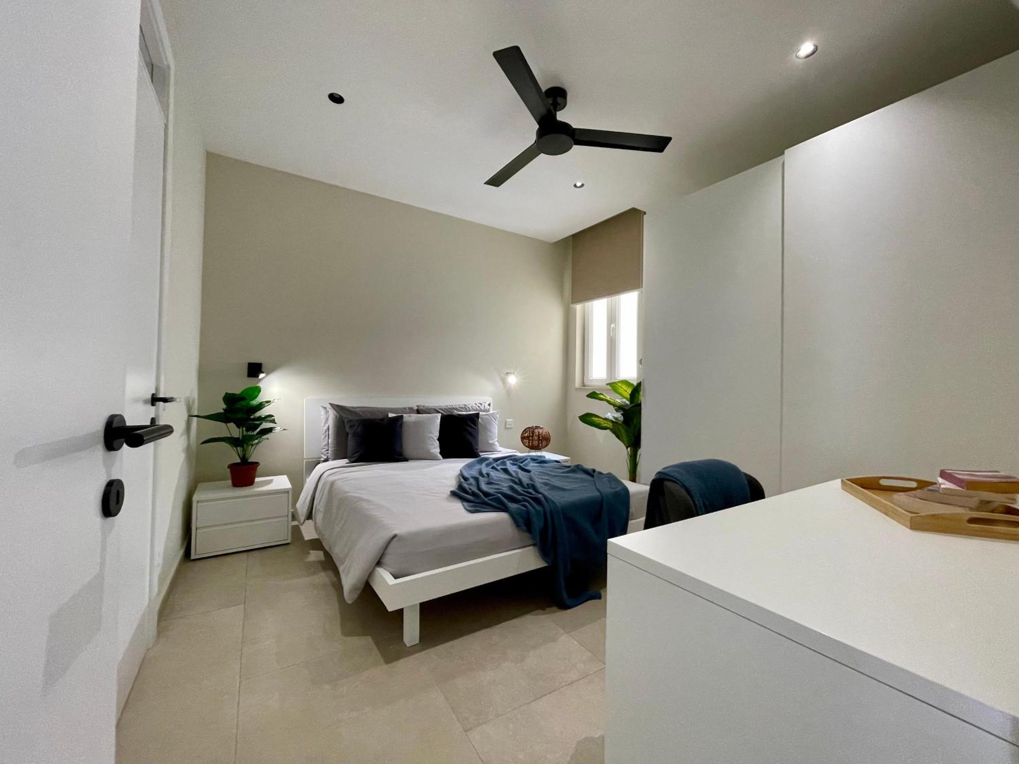Bugibba Square Seafront Lux Apartments By Holi St. Paul's Bay Buitenkant foto