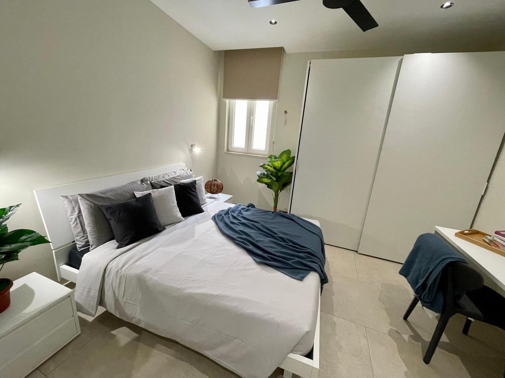 Bugibba Square Seafront Lux Apartments By Holi St. Paul's Bay Buitenkant foto