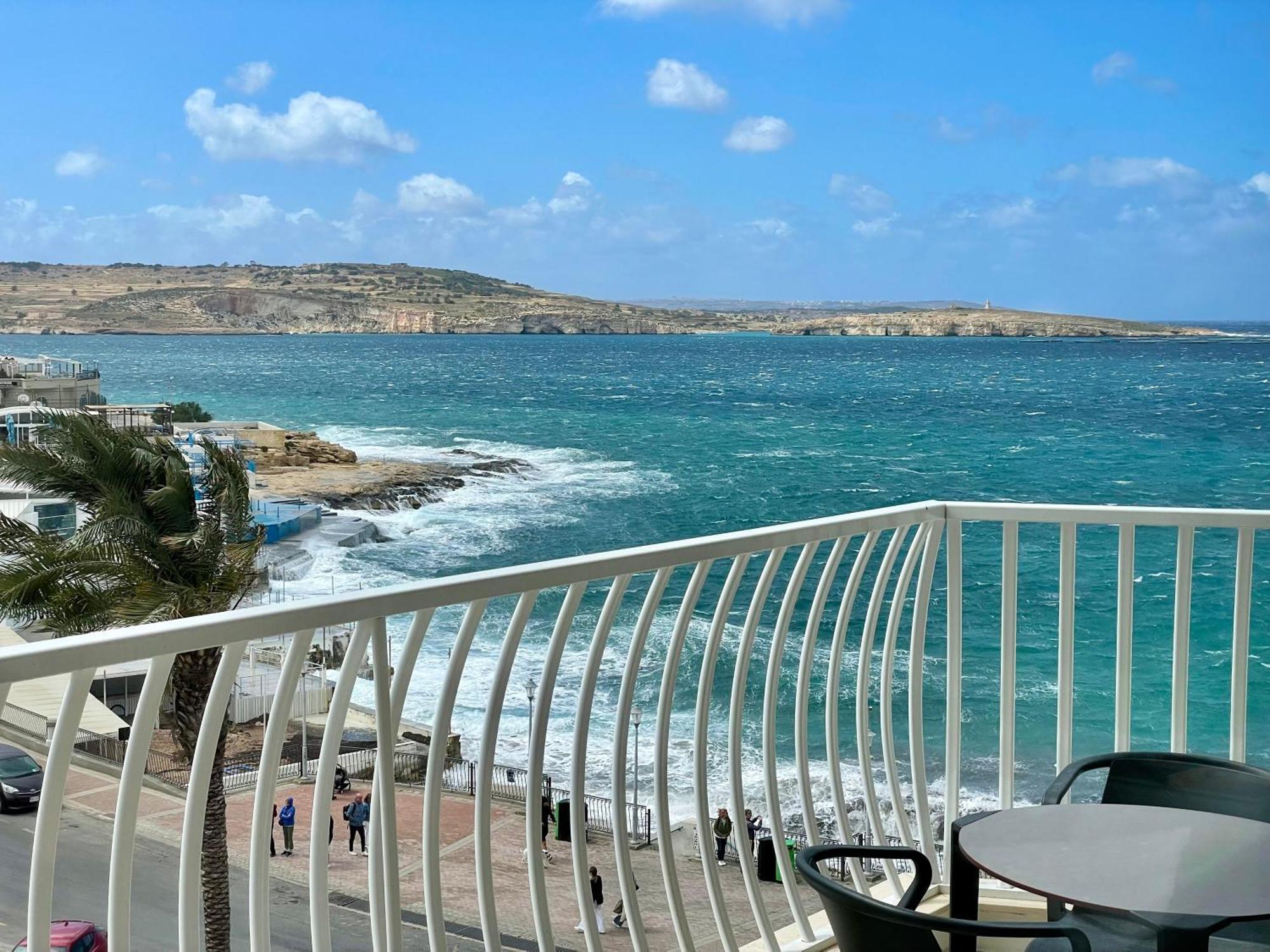 Bugibba Square Seafront Lux Apartments By Holi St. Paul's Bay Buitenkant foto