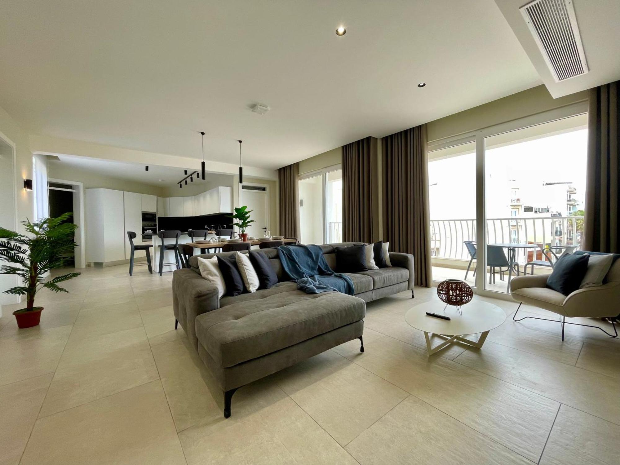Bugibba Square Seafront Lux Apartments By Holi St. Paul's Bay Buitenkant foto